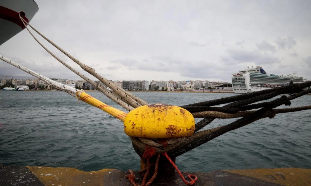 Σε ισχύ απαγορευτικό απόπλου σε αρκετά λιμάνια λόγω ισχυρών ανέμων